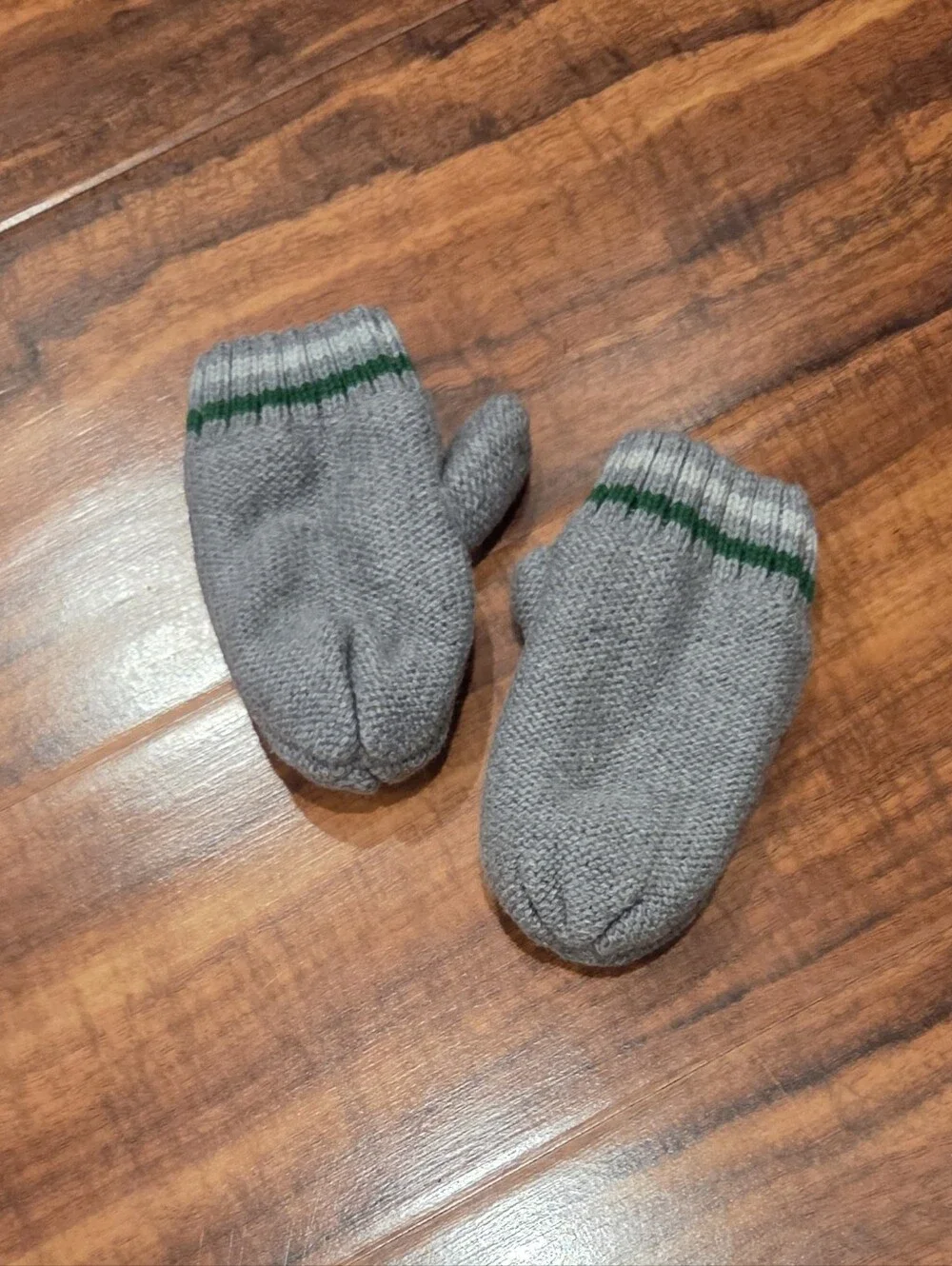 GAP Baby EUC 12 -18 Months Gray Knit Earflap Hat and Mitten Set